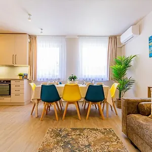  Apartment Roomy 80sqm At Center Free Parking Space, Ac & Balcony, Separate Ac In Four Hungary